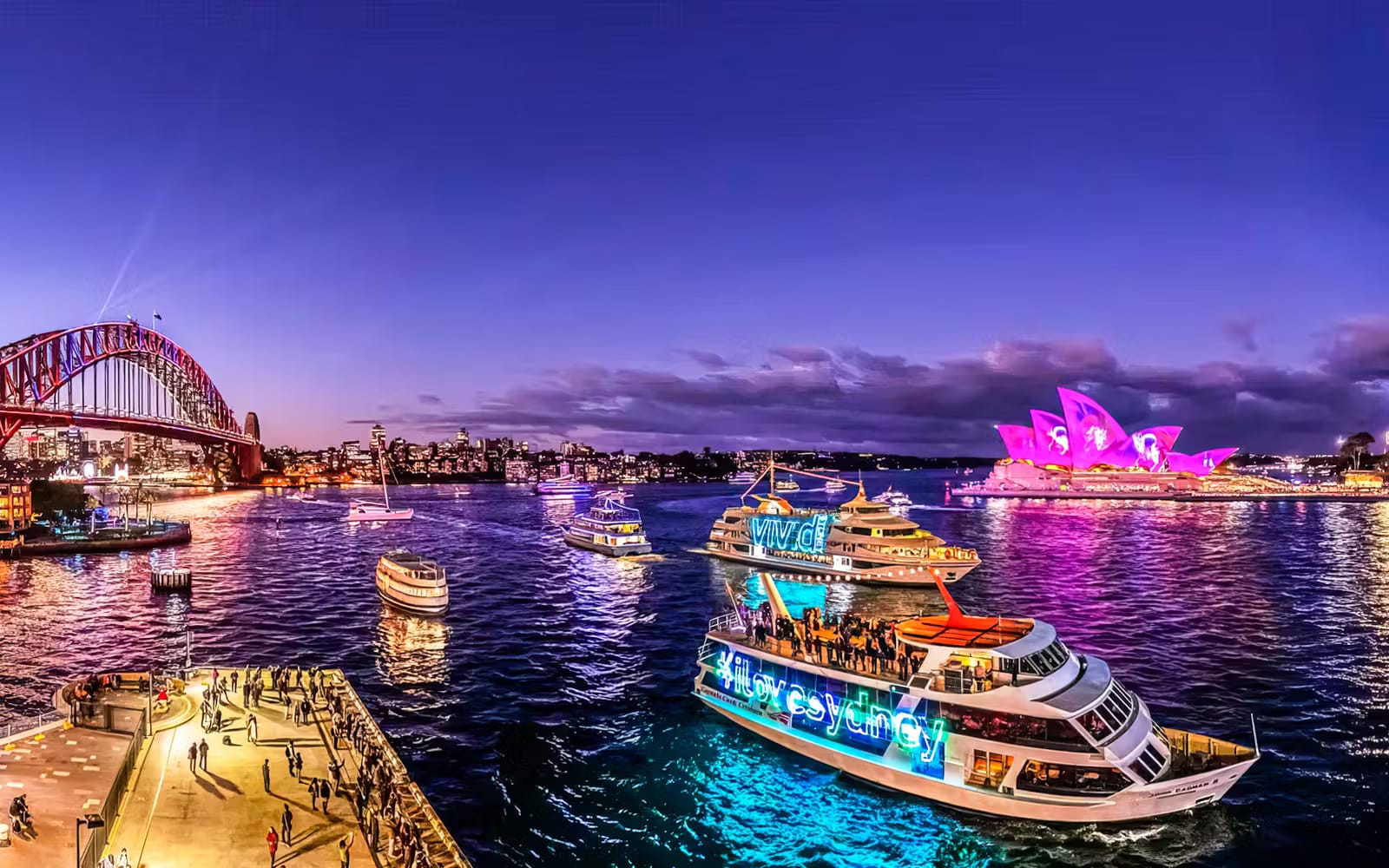 d0289c535e6432017e2957286beff1d0-10406-sydney-sydney-harbour-vivid-lights-cruise-05.avif