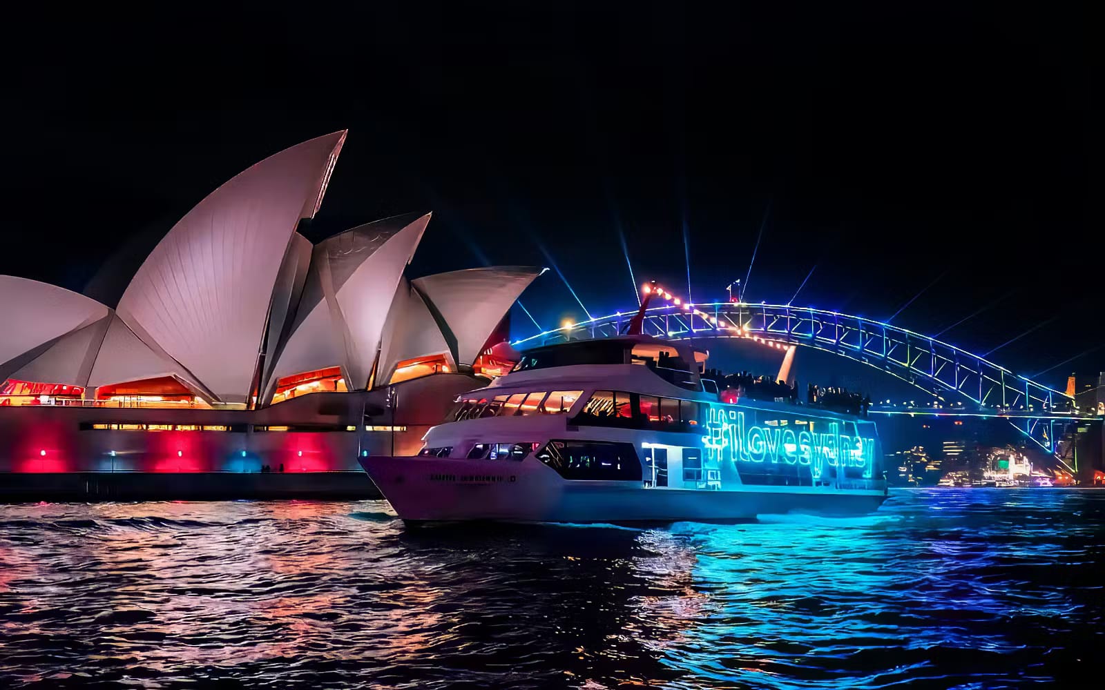 888c7fce84696988be8990e90493b61f-10406-sydney-sydney-harbour-vivid-lights-cruise-06.avif
