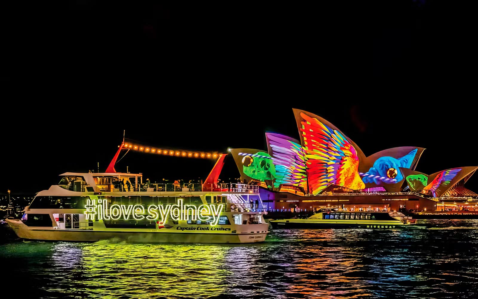 c78c38b5426363fbae69affa5bf98359-10406-sydney-sydney-harbour-vivid-lights-cruise-04.avif