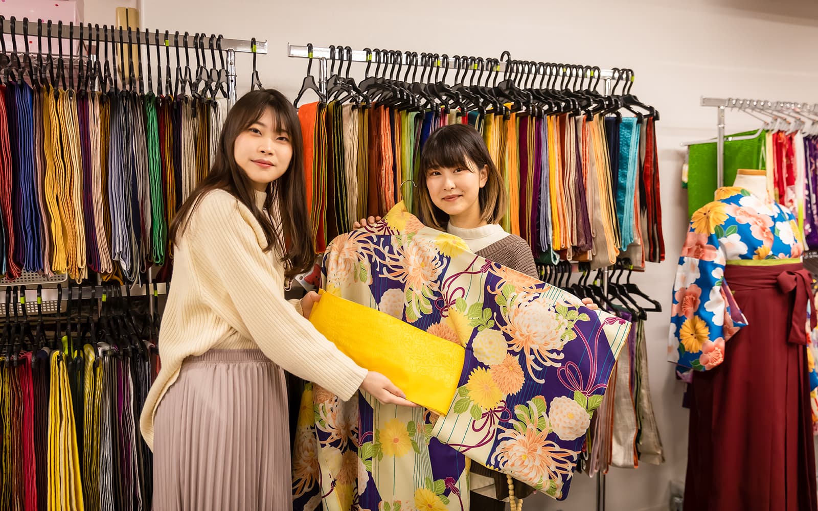 Kimono and Yukata Rental Near Kiyomizu-dera (Gion) with Optional Hair Styling and Makeup tickets in Kyoto - Features | TickYourList