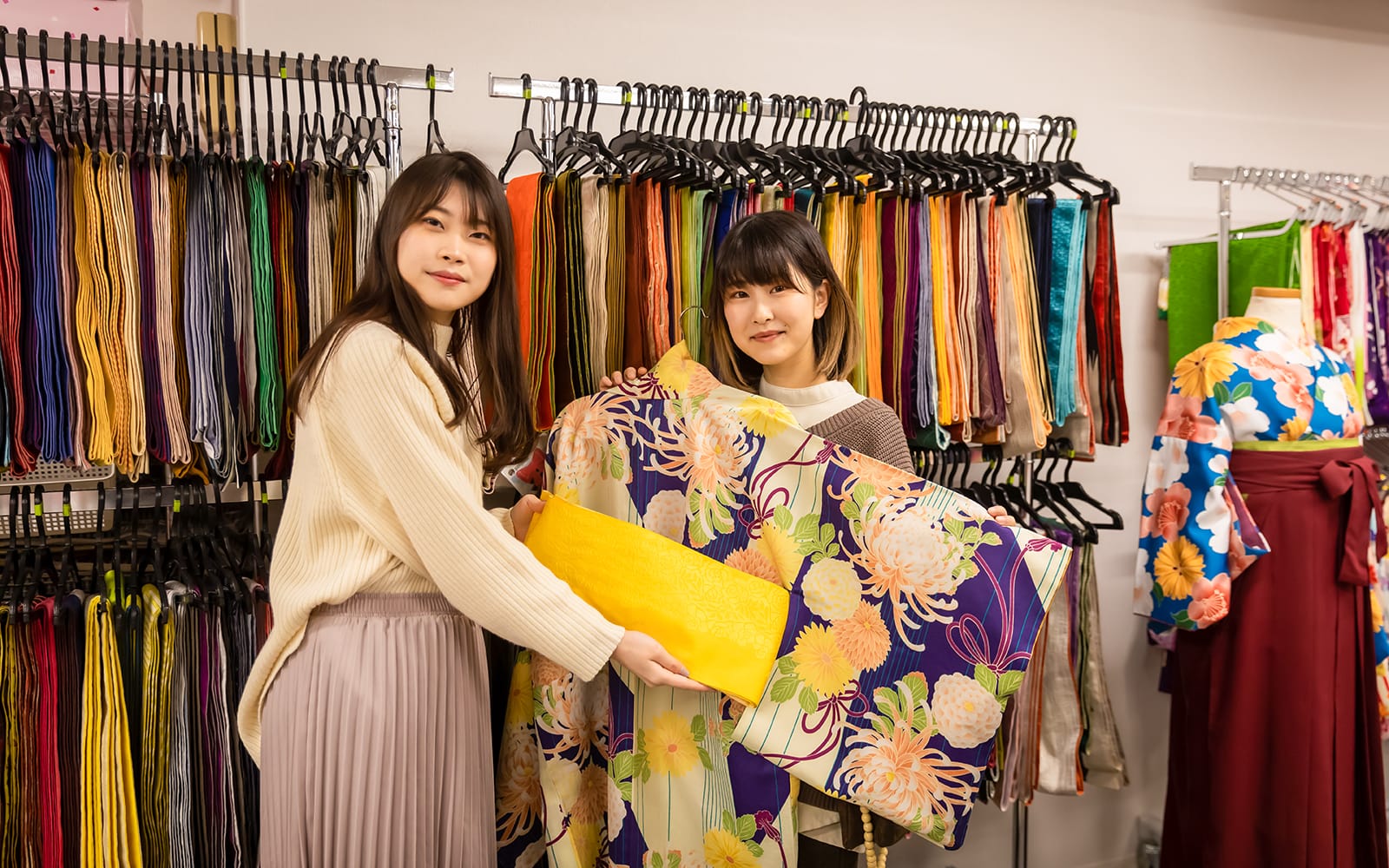 Kimono and Yukata Rental Near Kiyomizu-dera (Gion) with Optional Hair Styling and Makeup tickets in Kyoto - Features | TickYourList
