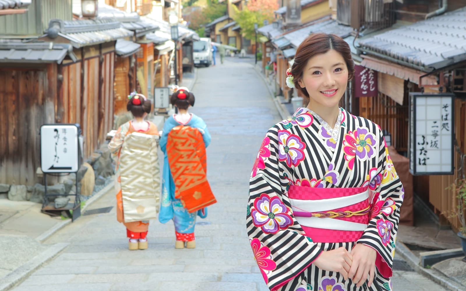 Kyoto: Kimono Rental in Kiyomizu Temple tickets in Kyoto - Highlights | TickYourList