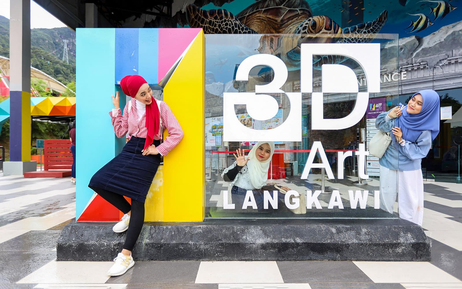 Combo (Save 3%): Underwater World + Langkawi Cable Car Tickets in Langkawi - Features | TickYourList