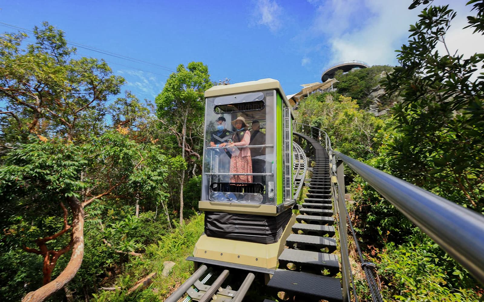 Langkawi SkyBridge with Cable Car Tickets in Langkawi - Features | TickYourList