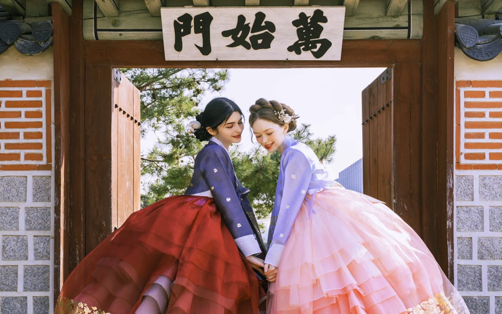 Hanbok Rental Experience at Seoul Gyeongbokgung Palace tickets in Seoul - Activities | TickYourList