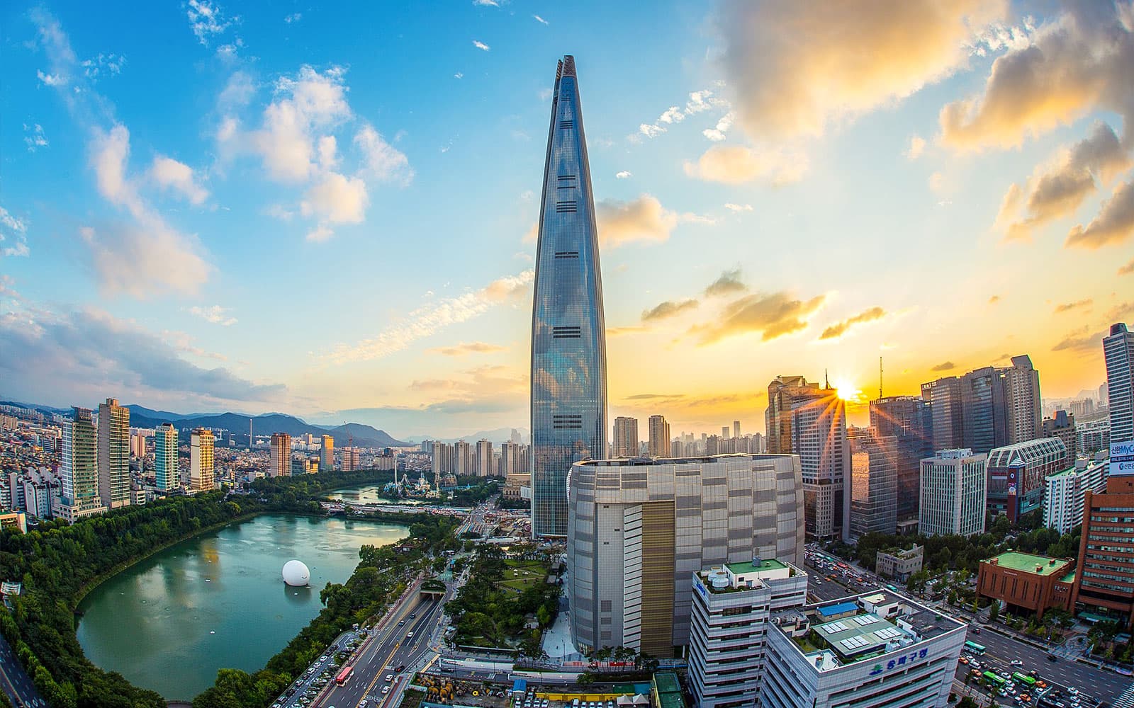 Combo (Save 26%): Lotte World + Seoul Sky Observatory Tickets in Seoul - Features | TickYourList