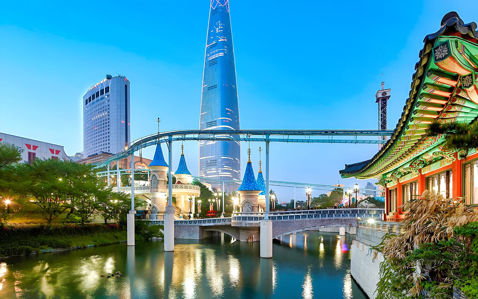 Combo (Save 5%): One-Way AREX Express Transfers Between Incheon Airport & Seoul + Lotte World 1-Day Pass tickets in Seoul - Features | TickYourList