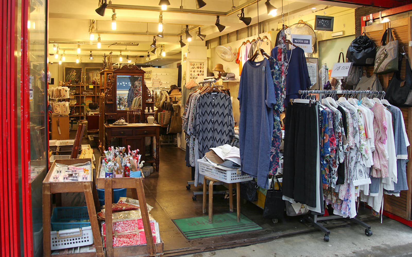 4-Hour Private Walking Guided Tour of Seoul tickets in Seoul - Features | TickYourList