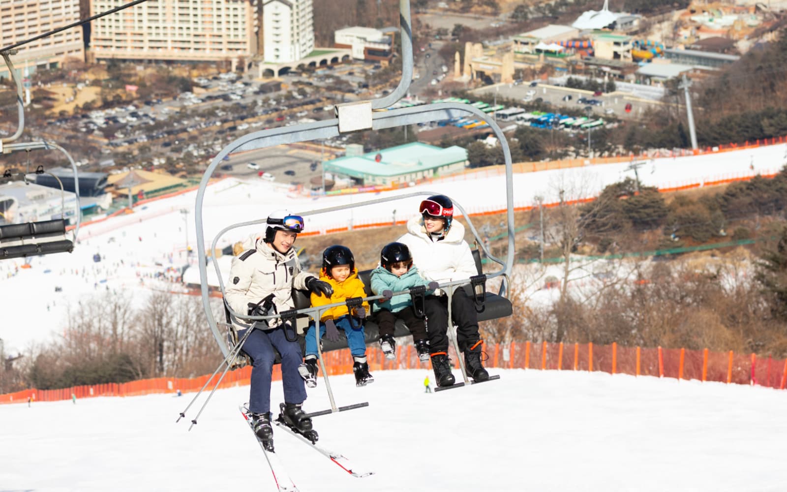 From Seoul: Full-Day Vivaldi Park Ski Tour with Lift, Lessons & Equipment