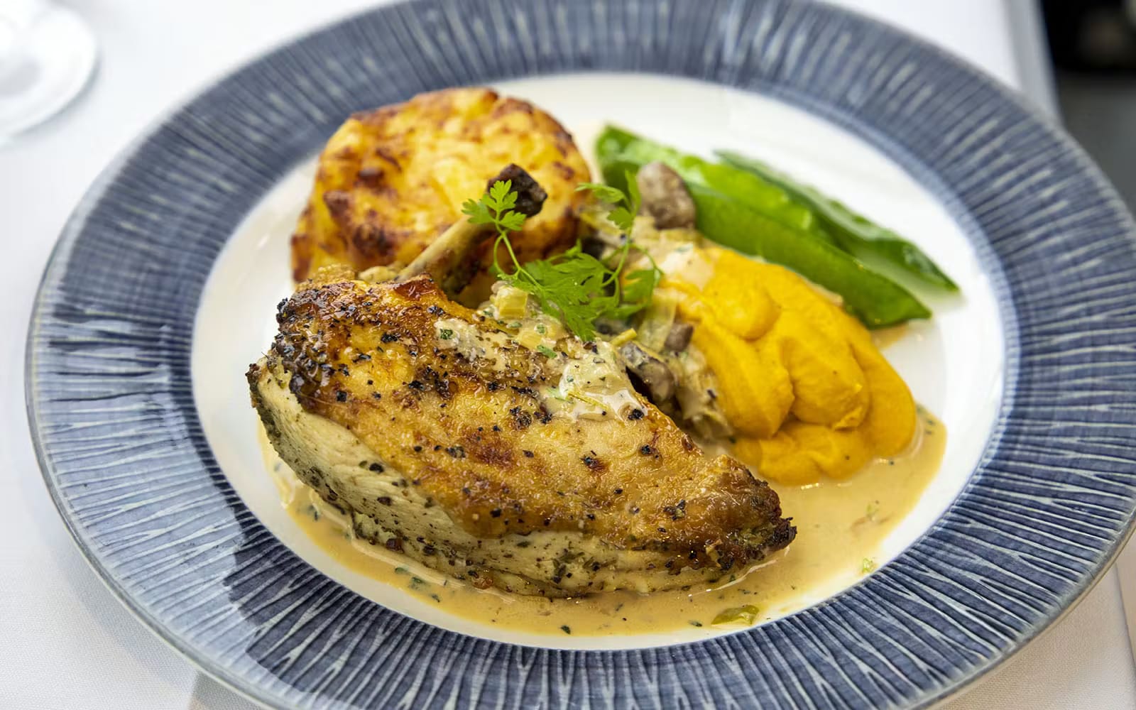 Thames River Dinner Cruise with Sunset Views, Drinks and Food tickets in London - Activities | TickYourList