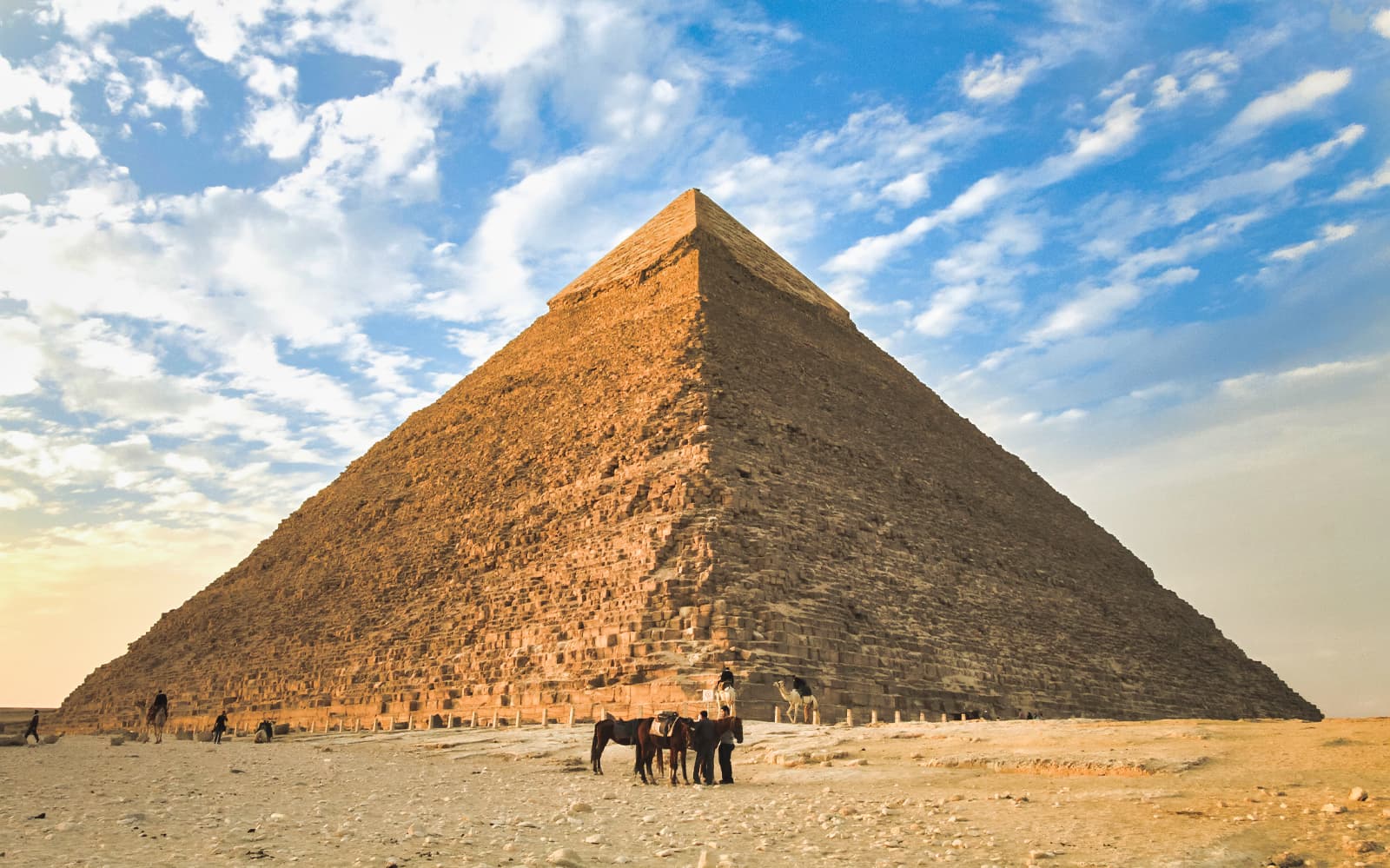 Cairo Layover Tour: Giza Pyramids and Felucca Ride on the Nile from Cairo Airport