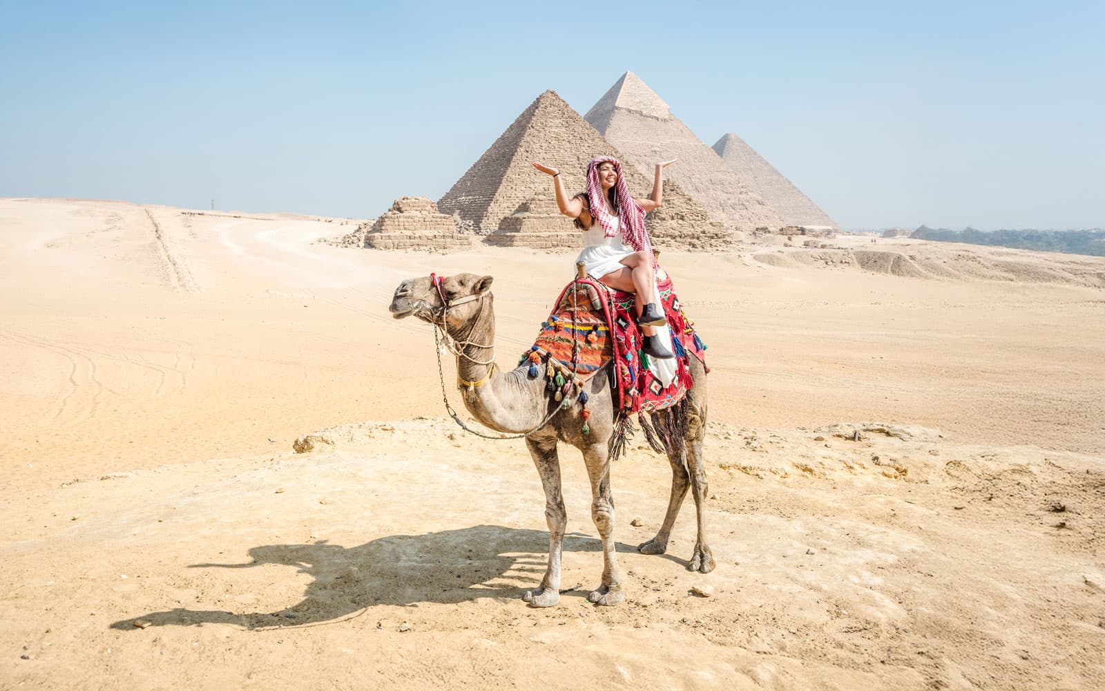 From Cairo: Giza Pyramids, Museum & Khan el-Khalili Bazaar Tour with Female Guide & Hotel Transfers