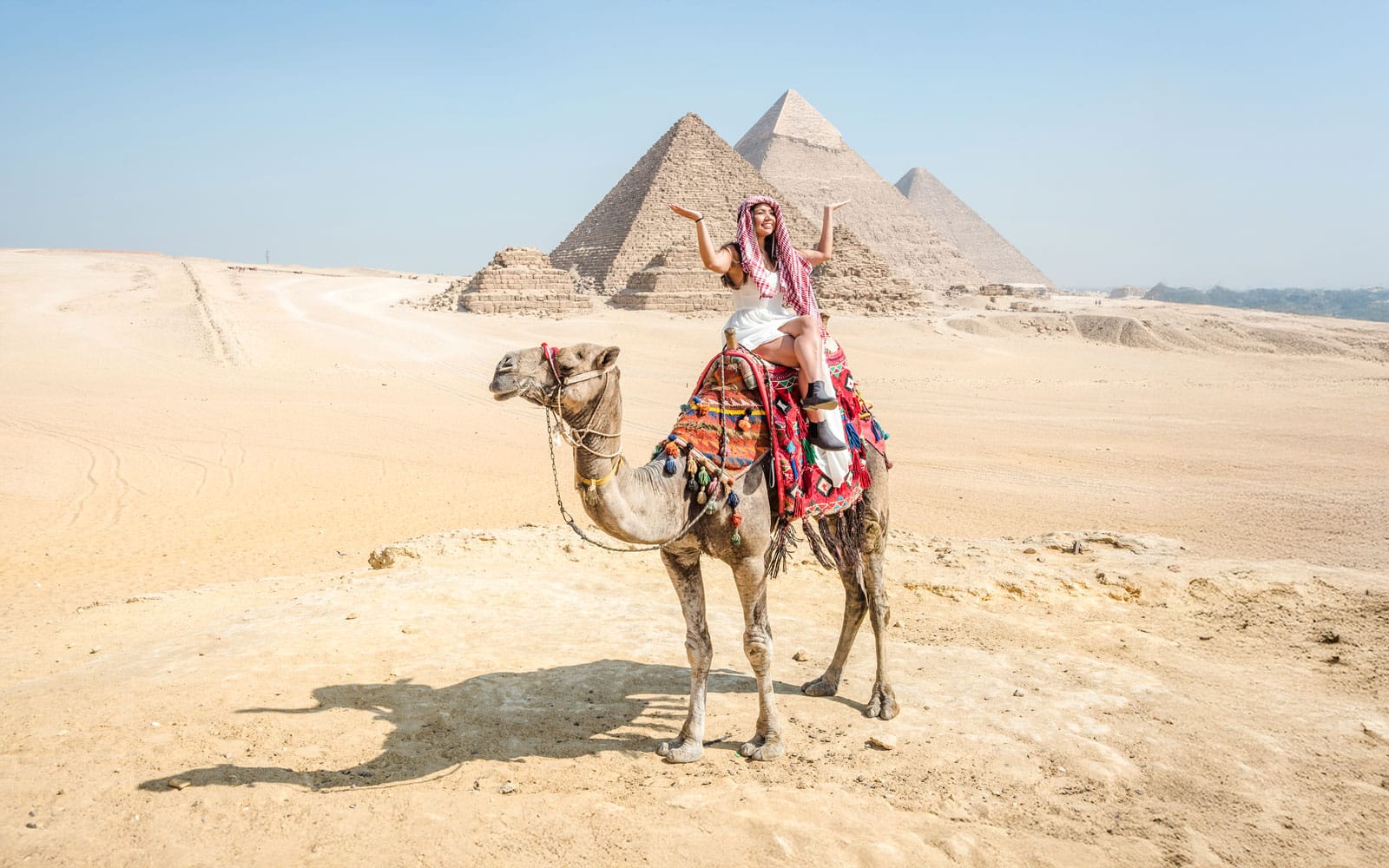 From Cairo: Giza Pyramids, Museum & Khan el-Khalili Bazaar Tour with Female Guide & Hotel Transfers