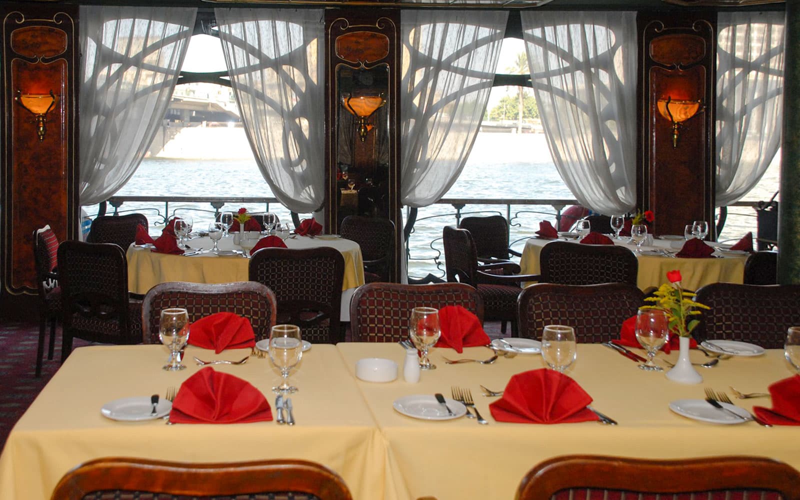 Luxury Nile Dinner Cruise in Cairo with Live Entertainment (Nile Maxim) tickets in Cairo - Features | TickYourList
