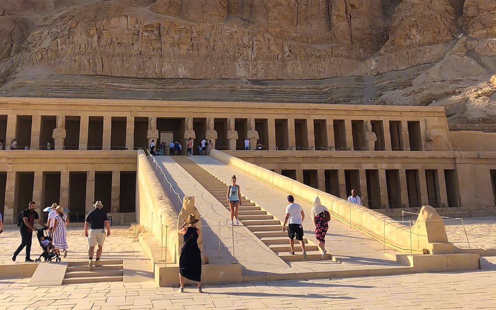From Hurghada: Full-Day Guided Tour of Valley of the Kings with Lunch & Transfers