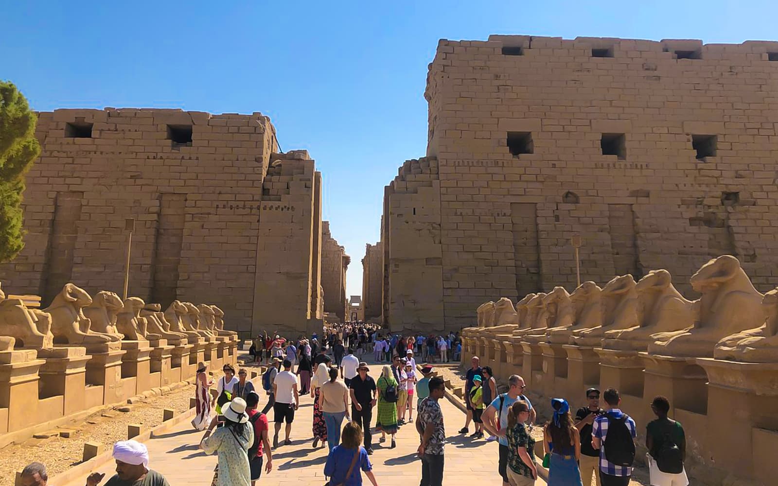 From Hurghada: Full-Day Guided Tour of Valley of the Kings with Lunch & Transfers tickets in Luxor - Features | TickYourList