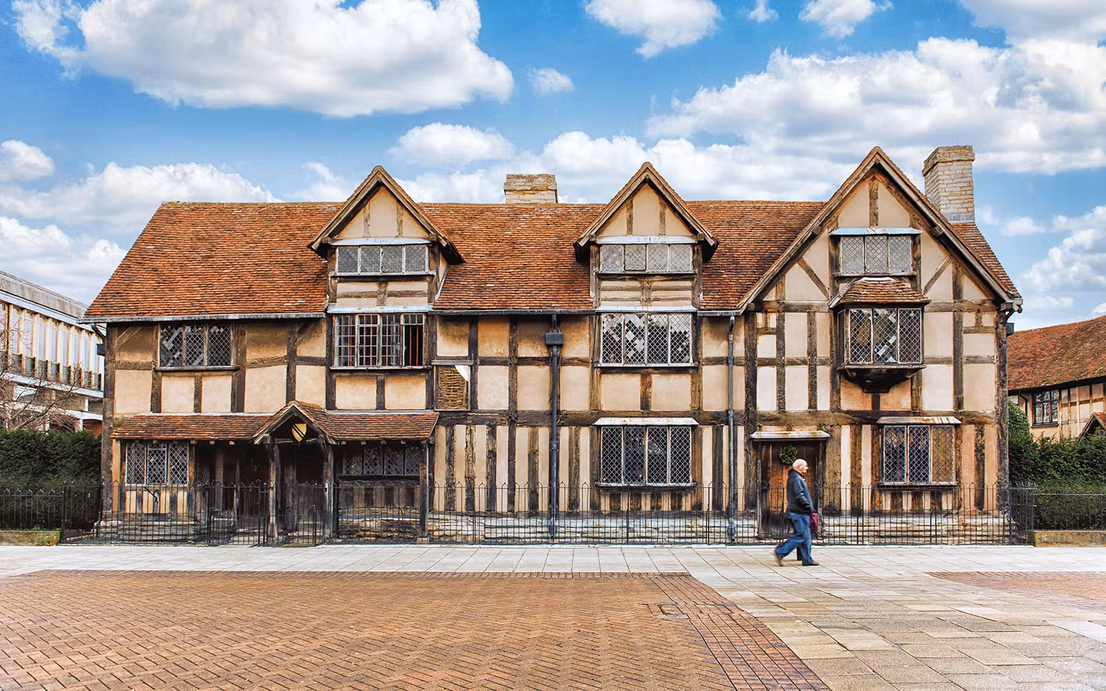 From London: Oxford, Stratford-upon-Avon, Cotswolds and Warwick Castle Day Trip tickets in London - Activities | TickYourList