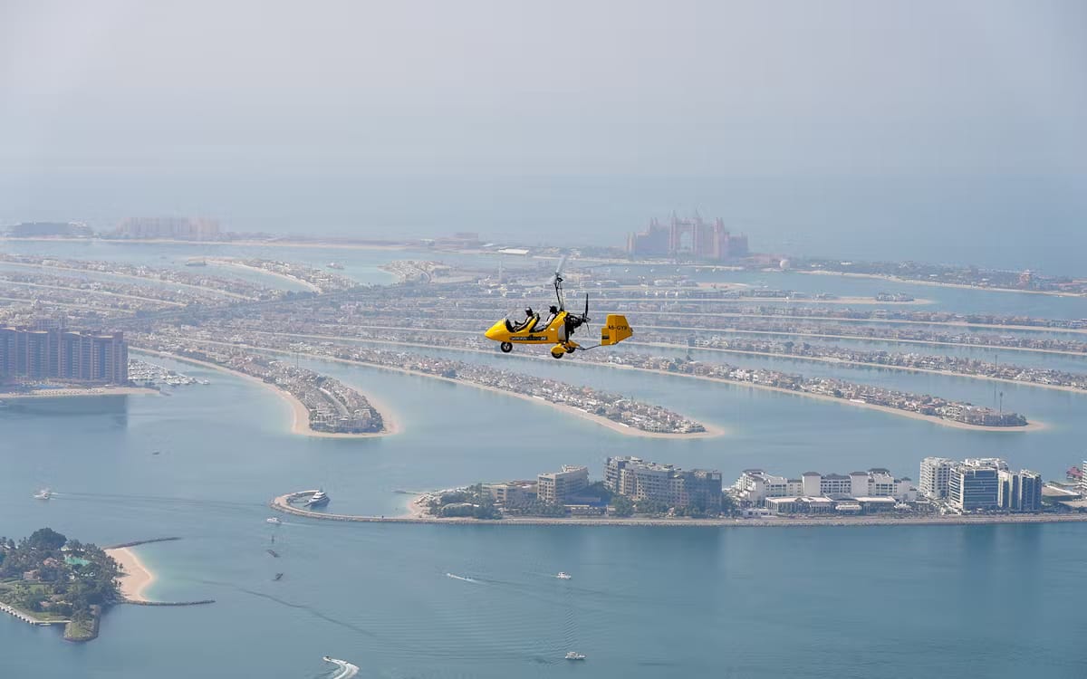 10be953b0fb04efef6be77f5cd6fa49e-9033-dubai-skydive-dubai-gyrocopter-private-flight-over-dubai-at-the-palm-drop-zone-05.avif