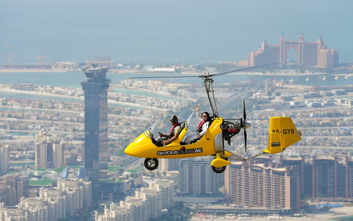 8f257f36283686f1f0f9b00ac0bdc65c-9033-dubai-skydive-dubai-gyrocopter-private-flight-over-dubai-at-the-palm-drop-zone-02.avif