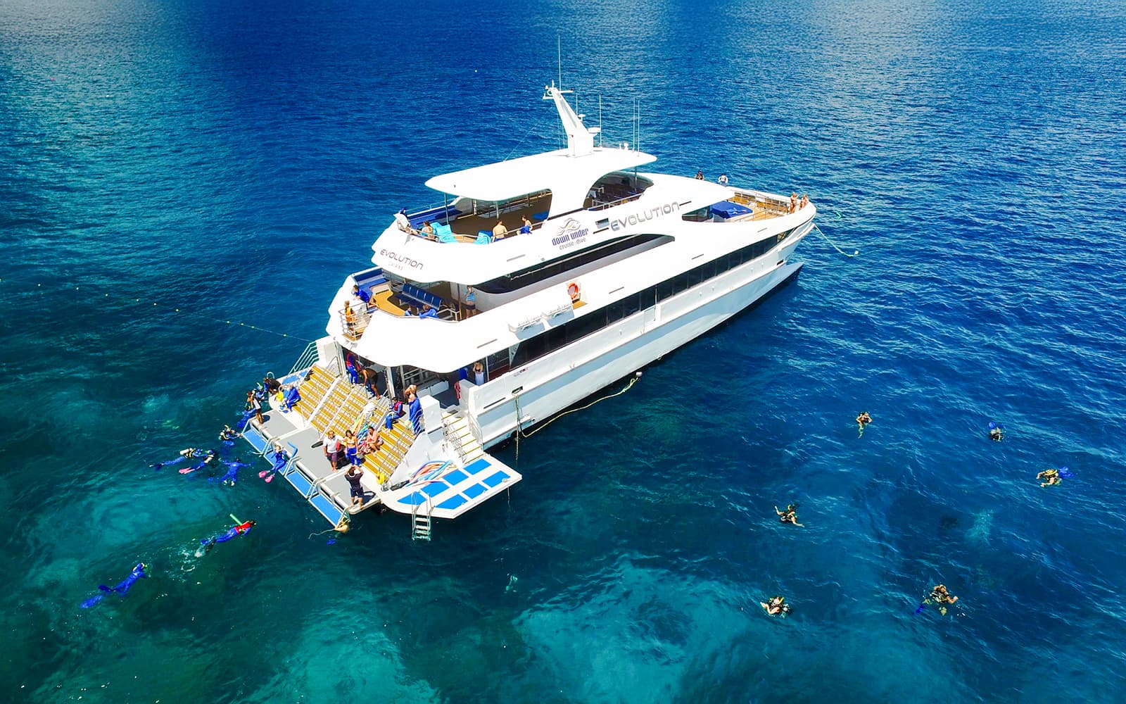 Cairns to Great Barrier Reef Full Day Cruise with Scenic Heli-Flight and Lunch