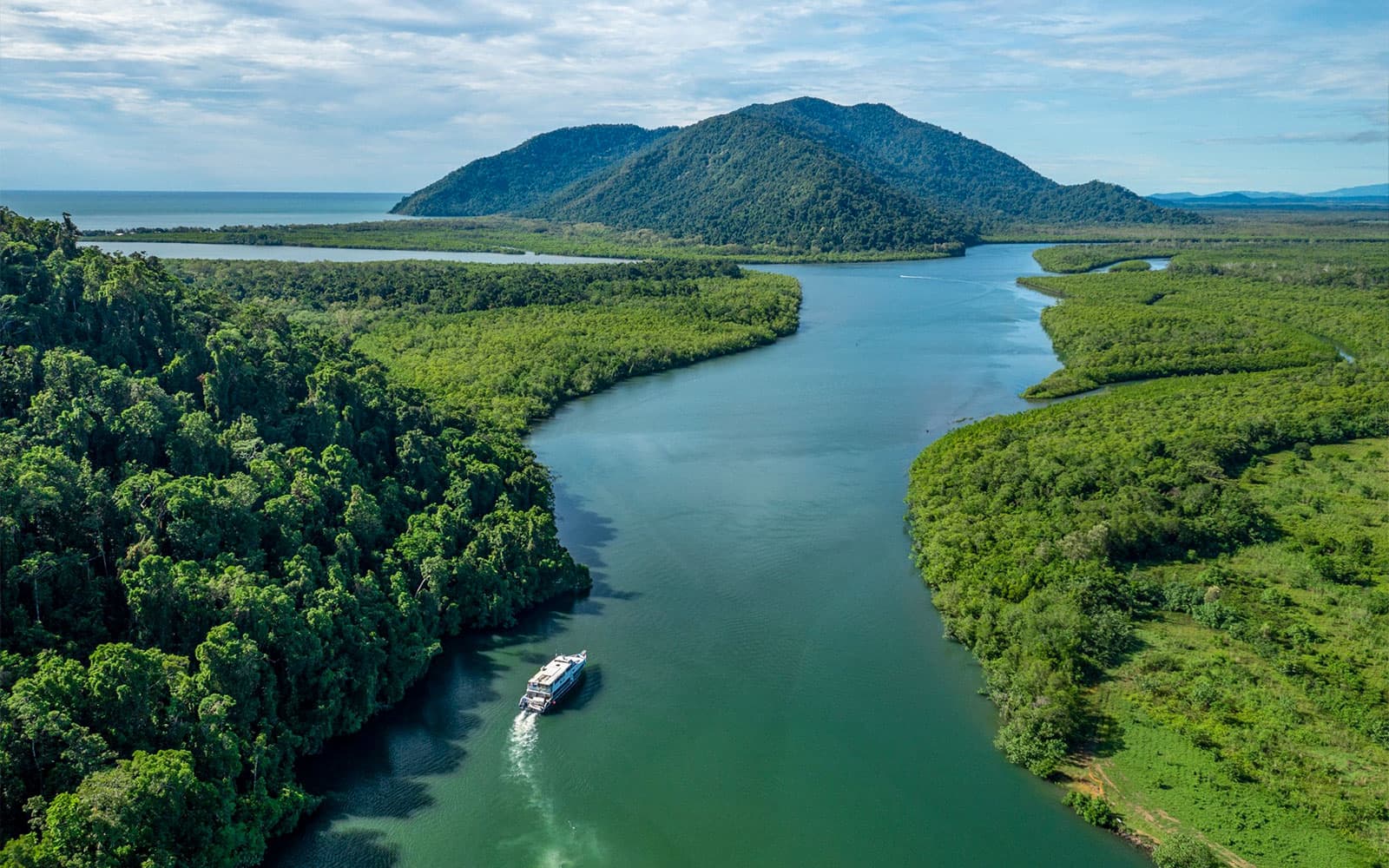Cairns to Frankland Islands Reef Cruise with Snorkeling & Lunch