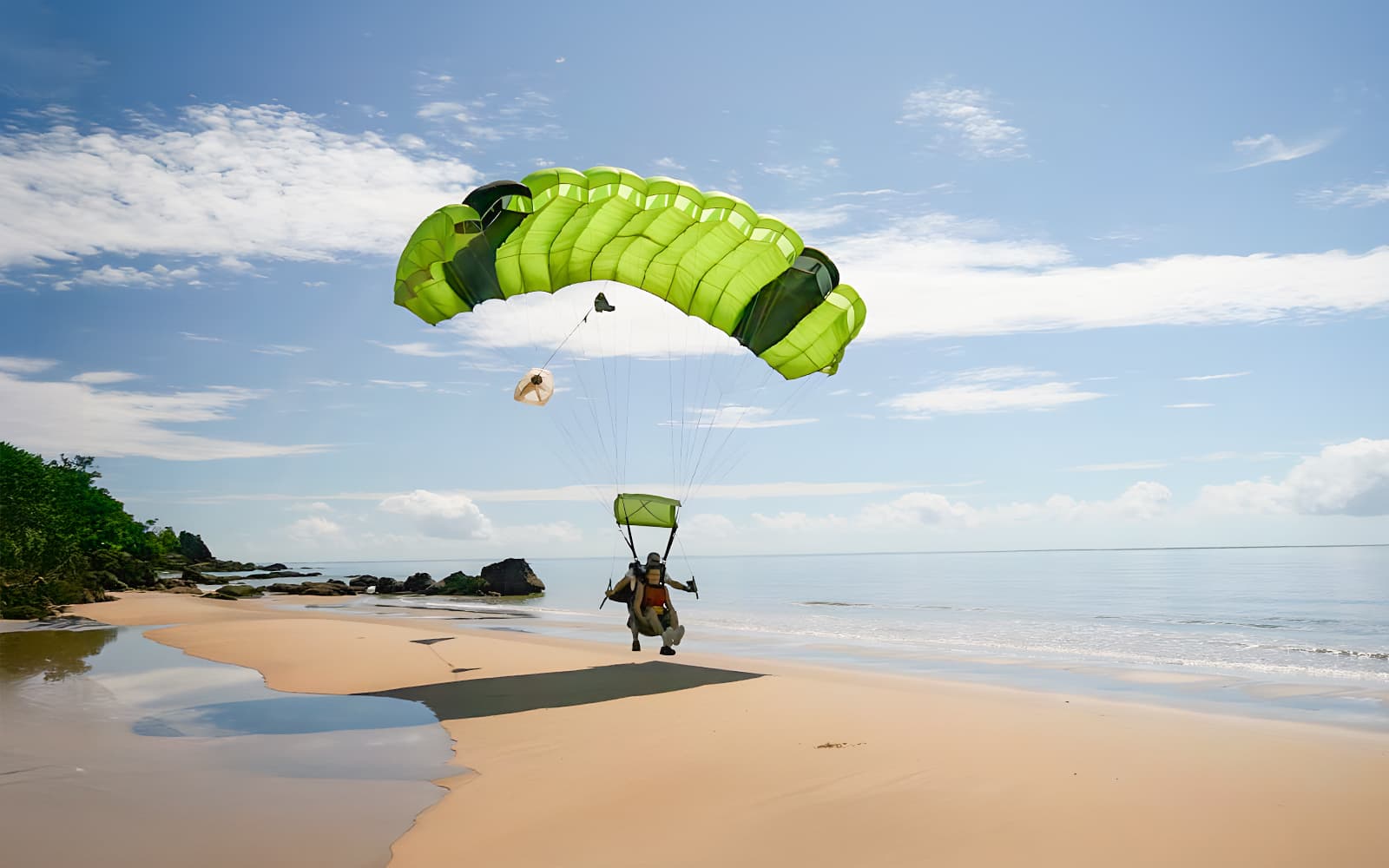 Cairns Tandem Skydive with Transfers tickets in Cairns - Features | TickYourList