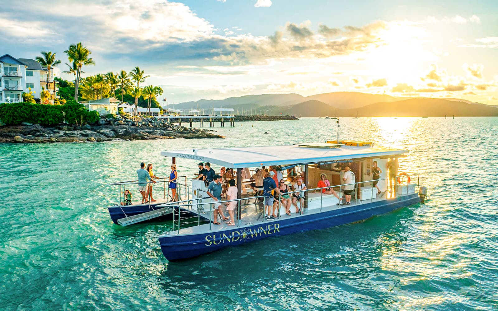 From Airlie Beach: Sundowner Whitsunday Cruise with Sparkling Wine