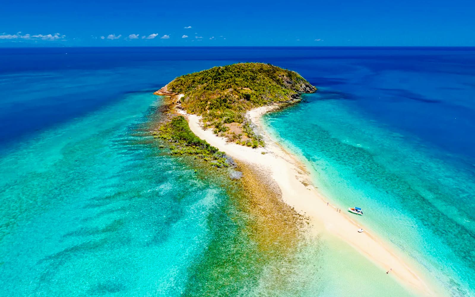 From Airlie Beach: Whitsundays Sail and Snorkel Tour with Lunch tickets in Whitsundays - Activities | TickYourList