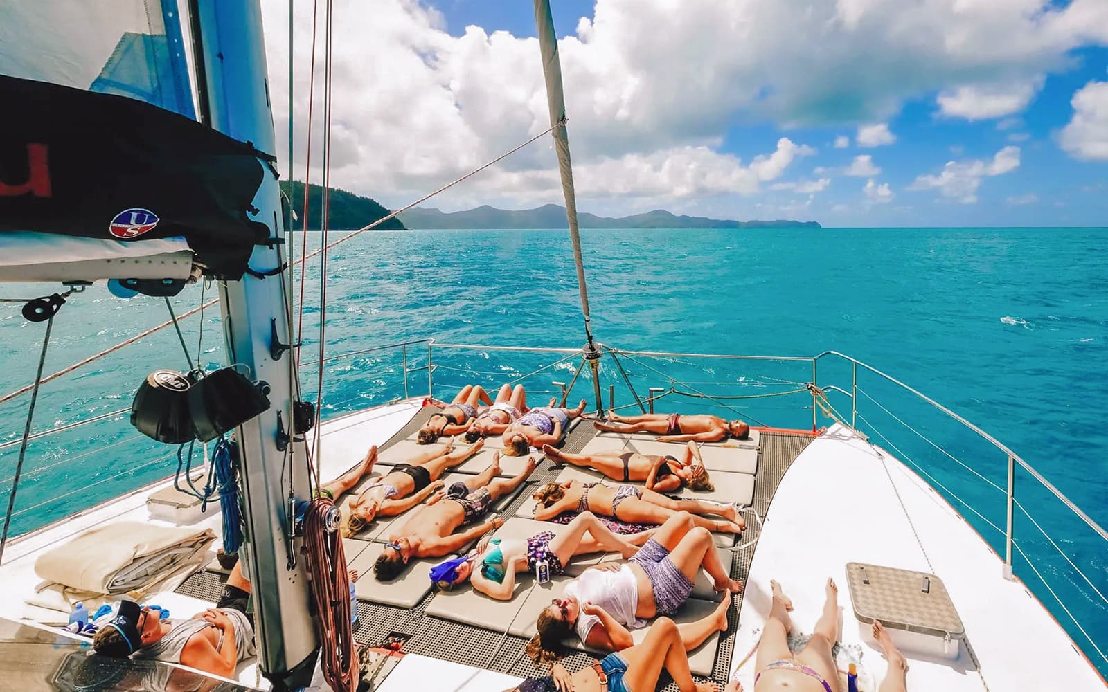 From Airlie Beach: Whitsundays Sail and Snorkel Tour with Lunch tickets in Whitsundays - Highlights | TickYourList