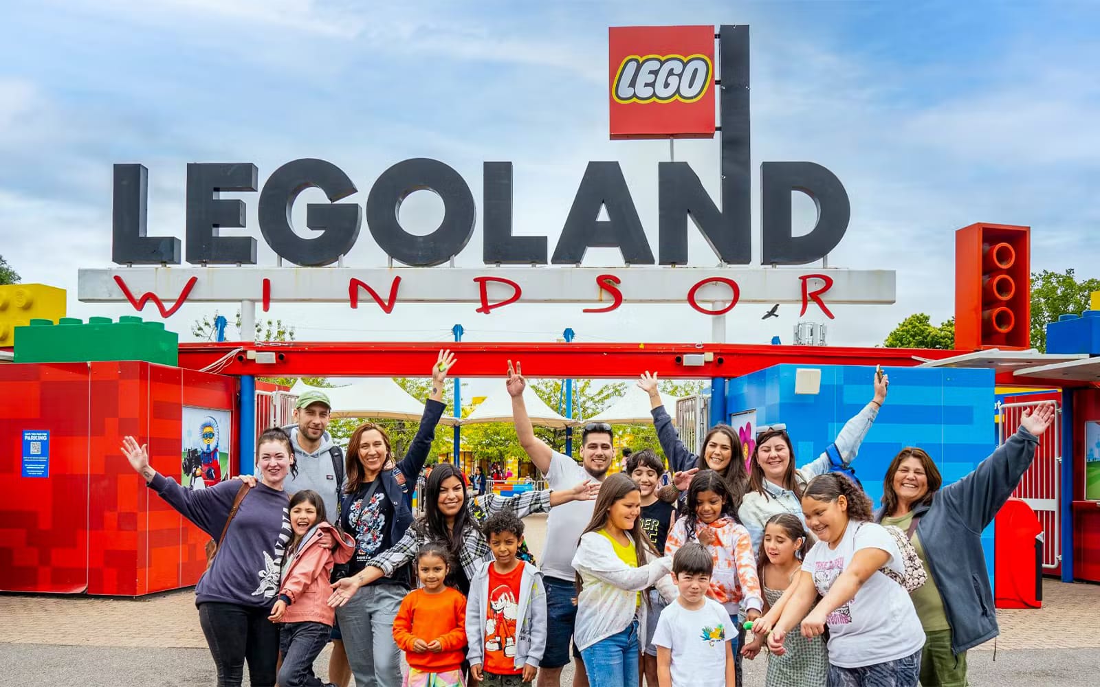 32bc6ed15aa9eb2ab77b7c33924ea2d3-14532-london-legoland--windsor-resort-tickets-01.avif