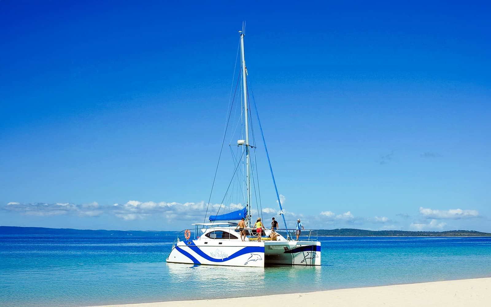 From Hervey Bay: K'gari (Fraser Island) Dolphin Eco-Sailing Cruise