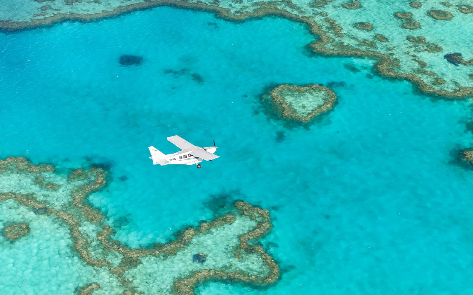 Tickets to Whitsunday Islands & Great Barrier Reef 1-hr Scenic Flight in Whitsundays - Features | TickYourList