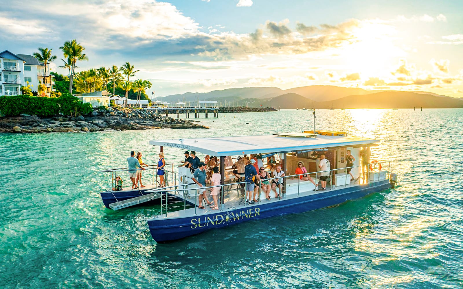 From Airlie Beach: Sundowner Whitsunday Cruise with Sparkling Wine