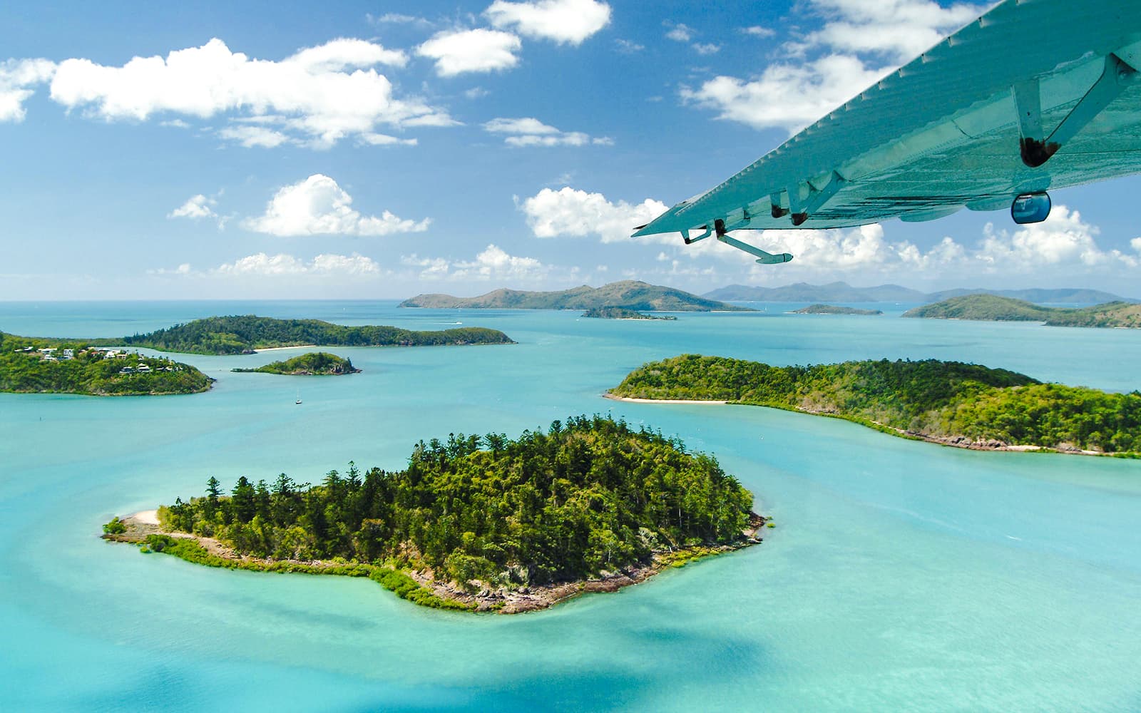 From Airlie Beach: Whitsunday Islands & Heart Reef 60-Minute Scenic Flight