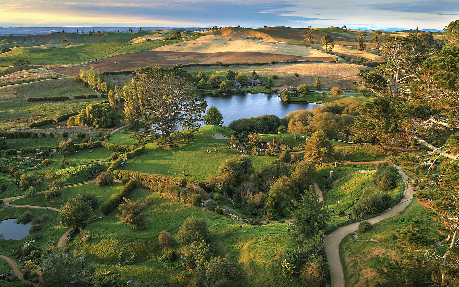 From Auckland: Hobbiton Movie Set & Waitomo Glowworms Caves Tour tickets in Waitomo - Features | TickYourList