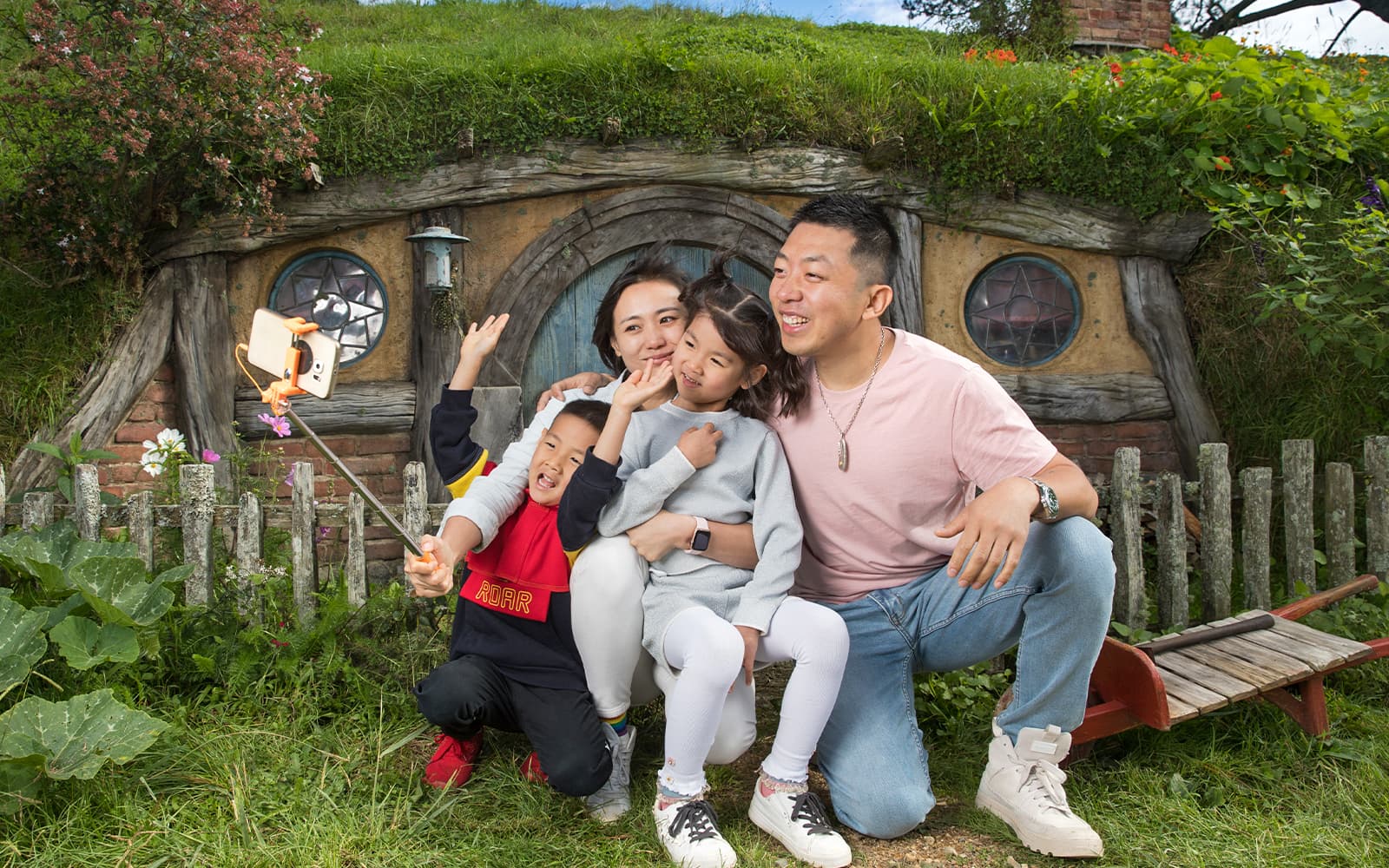 From Auckland: Small Group Guided Tour of Hobbiton Movie Set