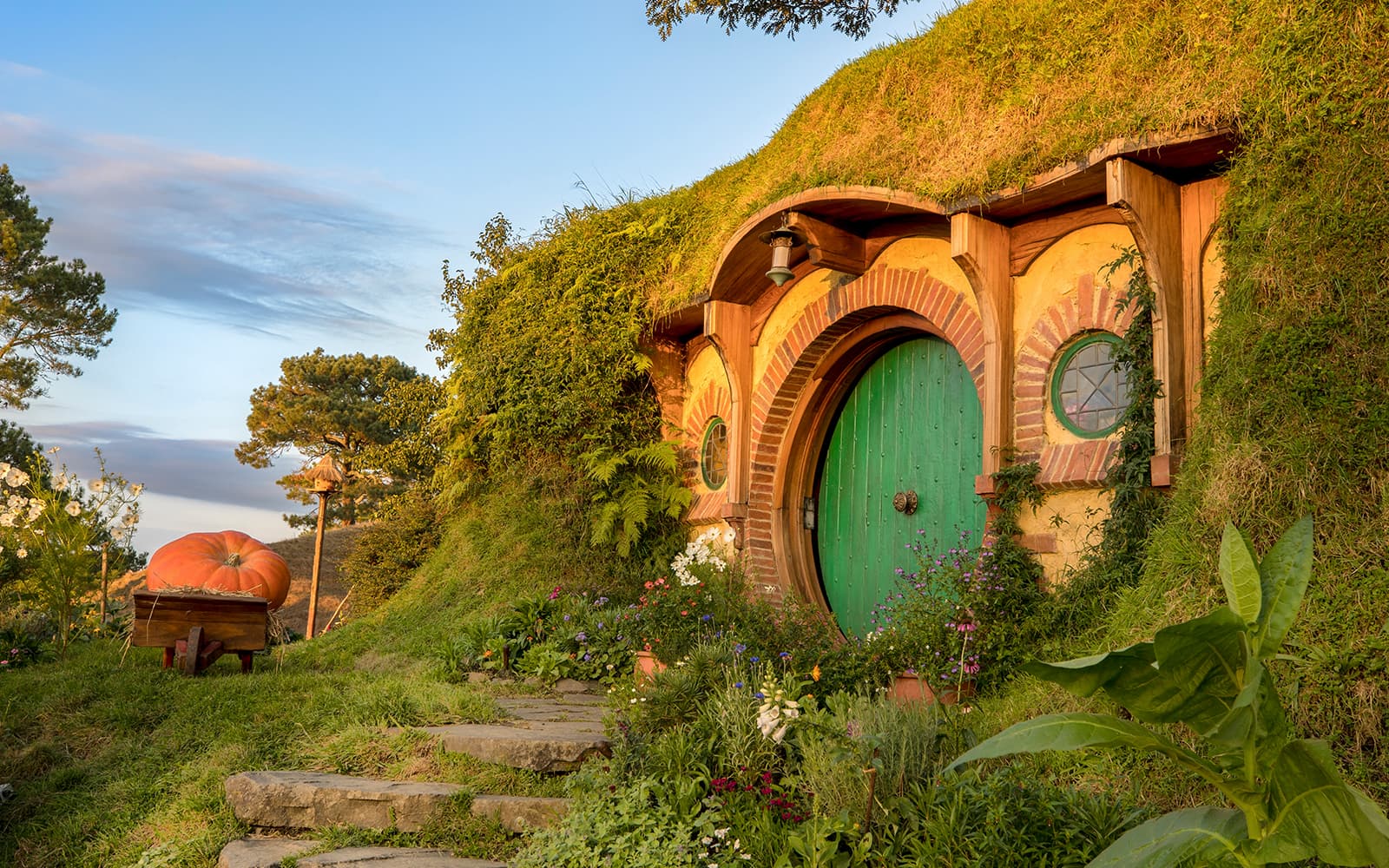 From Auckland: Hobbiton Movie Set Private Tour tickets in Auckland - Features | TickYourList