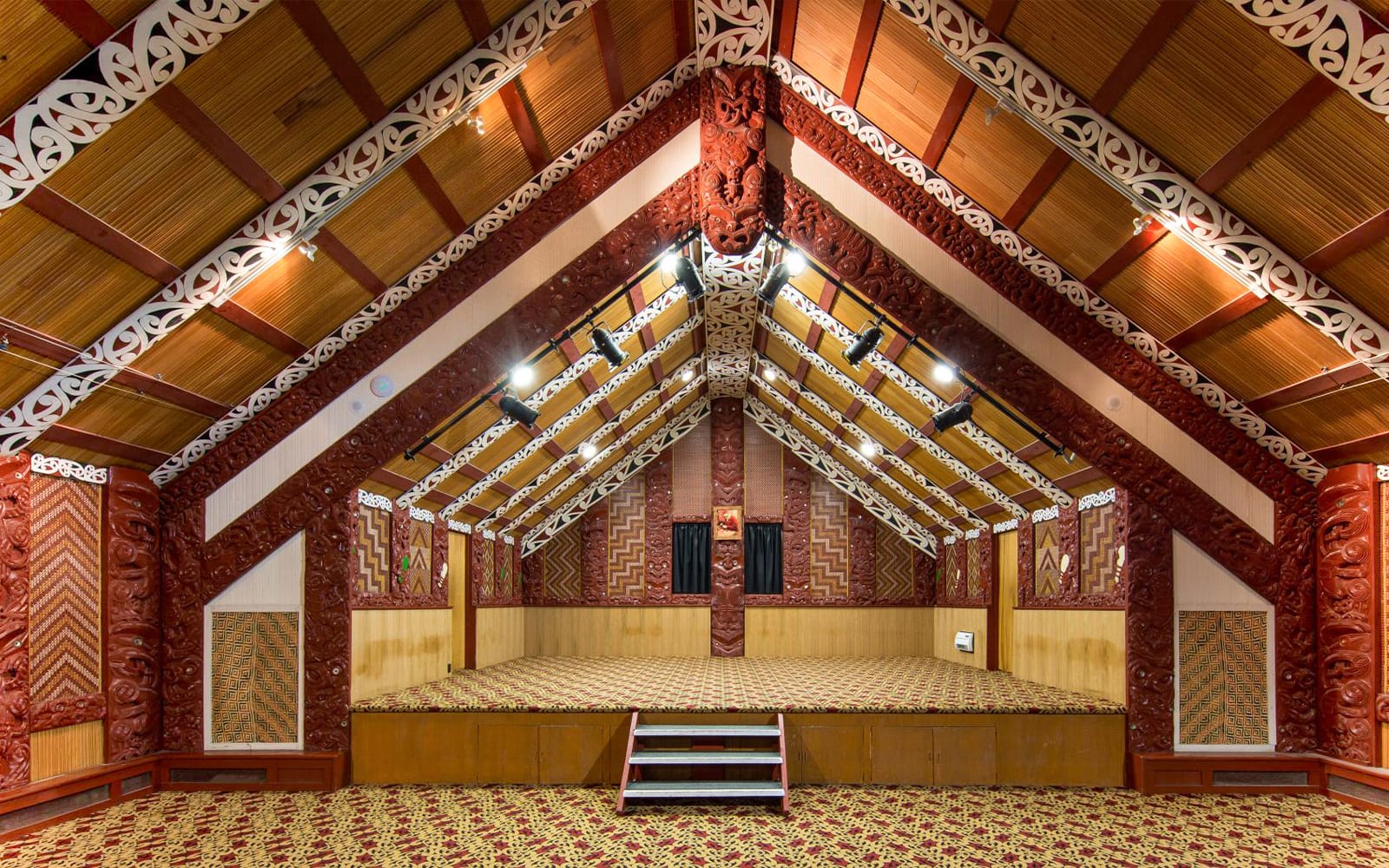 From Auckland: Rotorua Highlights Tour with Te Puia Guided Experience tickets in Rotorua - Features | TickYourList