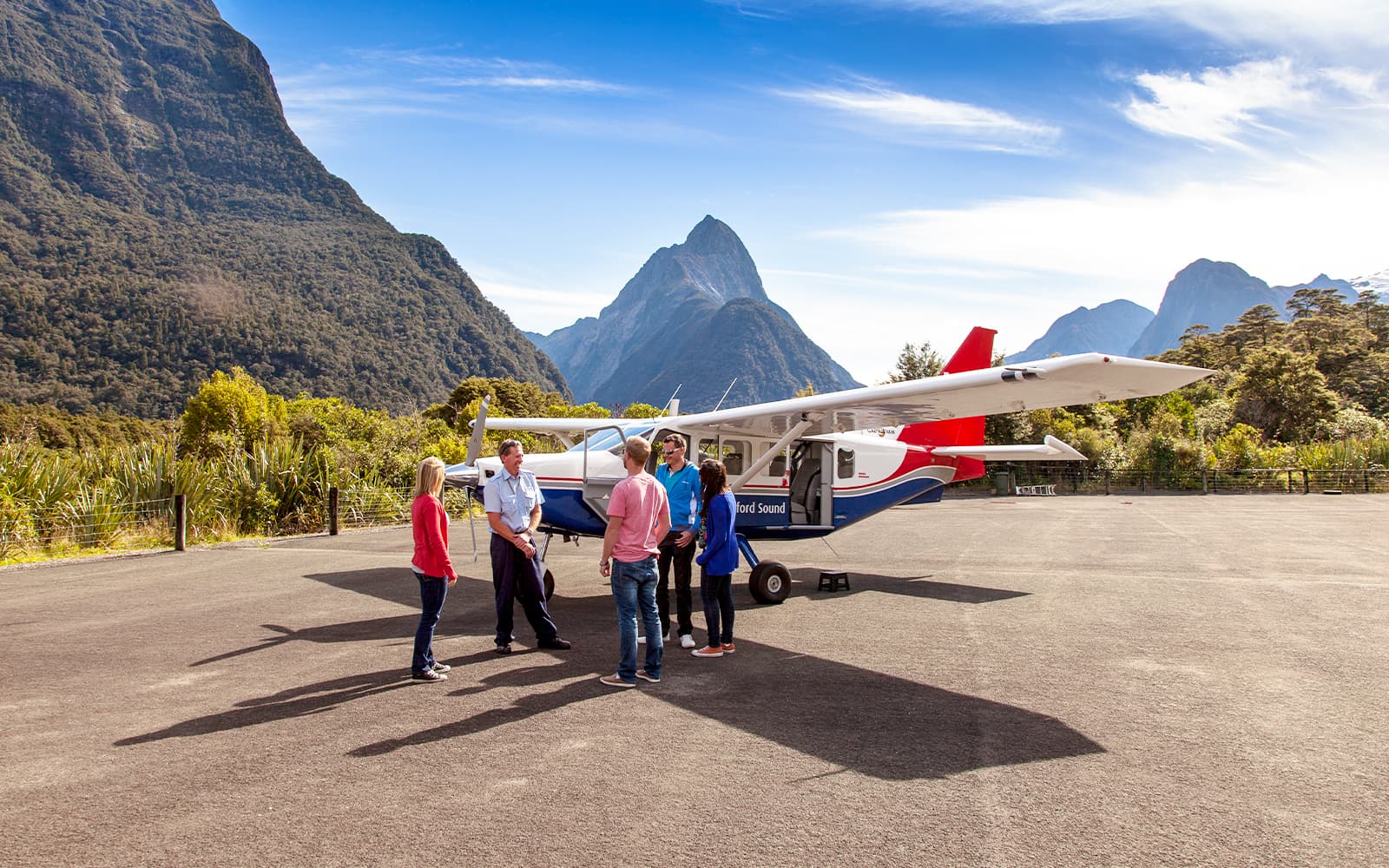 From Queenstown: Milford Sound Scenic Flyover & Cruise