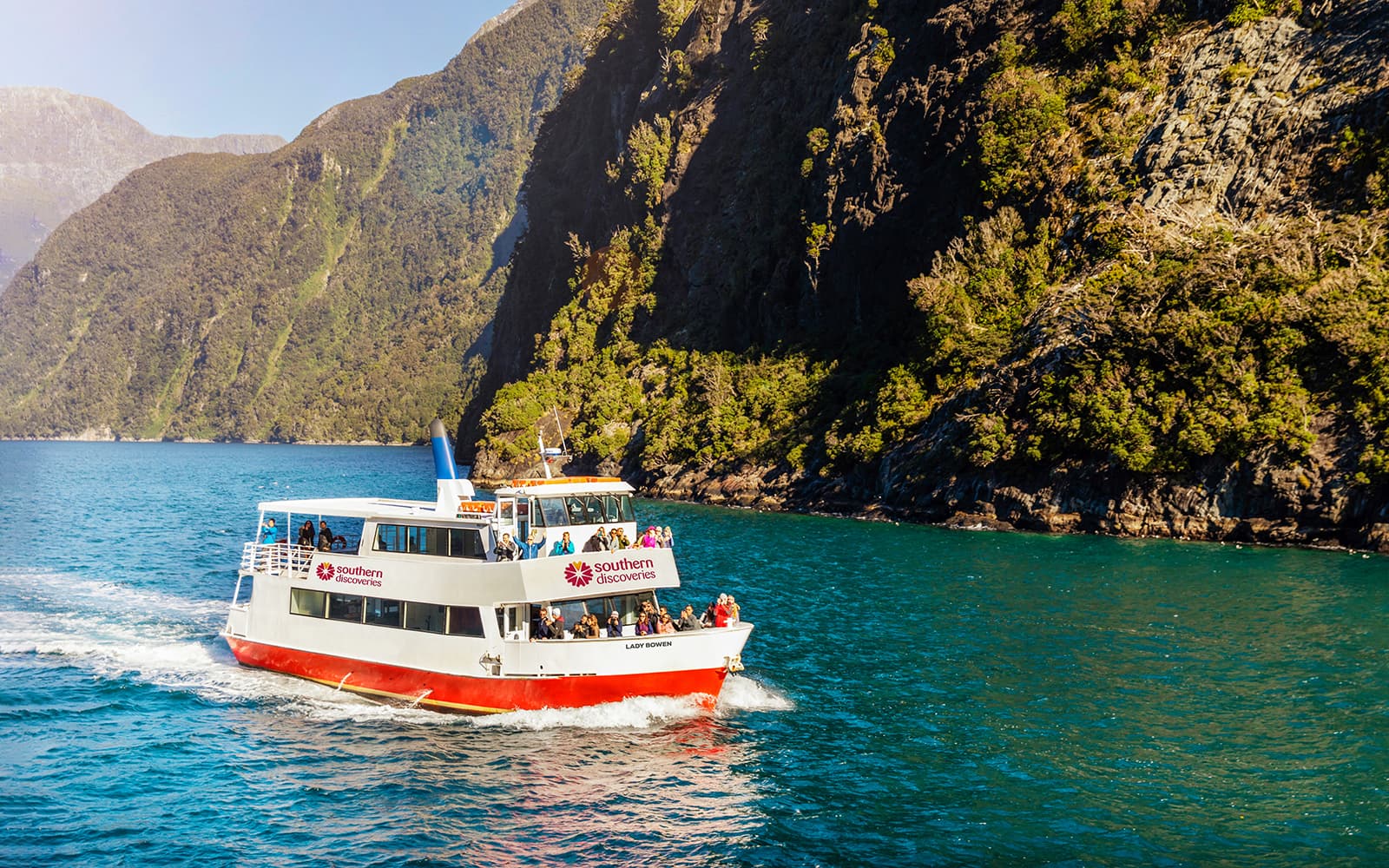 Milford Sound Extended Cruise with Optional Lunch by Southern Discoveries