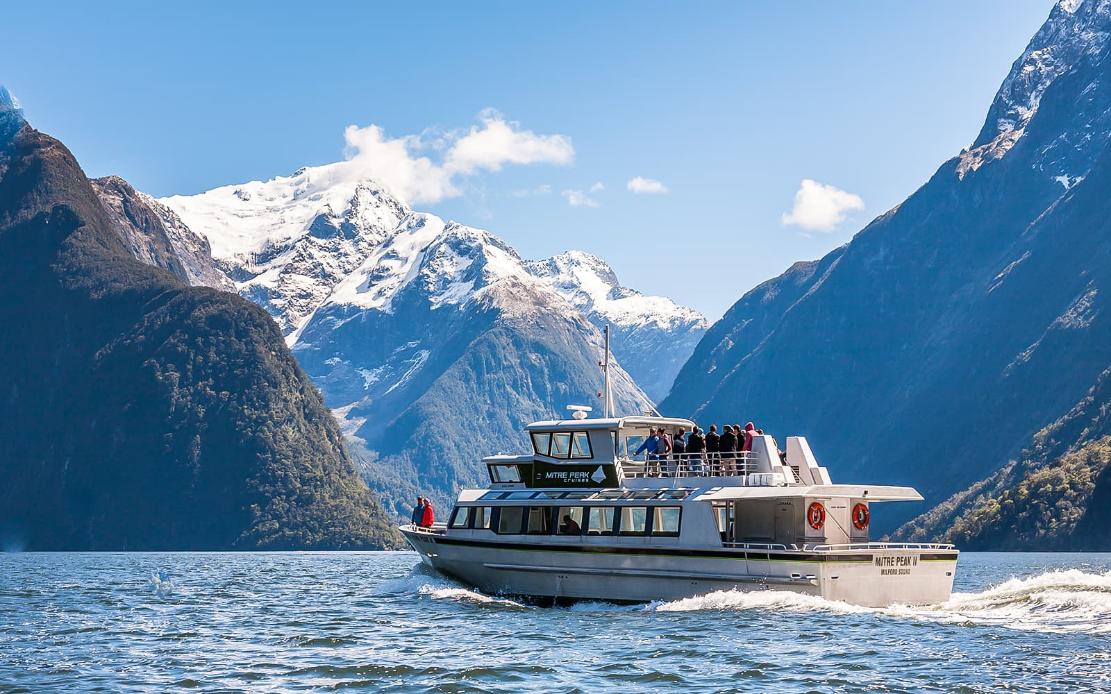 From Queenstown: Milford Sound Premium Small Group Tour with Cruise & Lunch