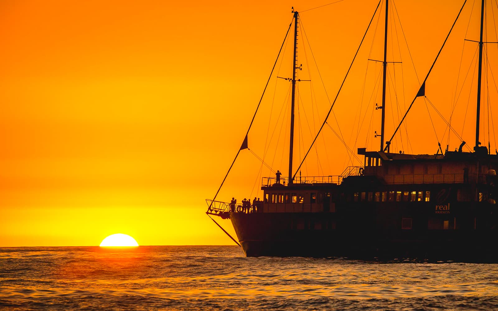 Overnight Milford Sound Cruise with Dinner & Activities