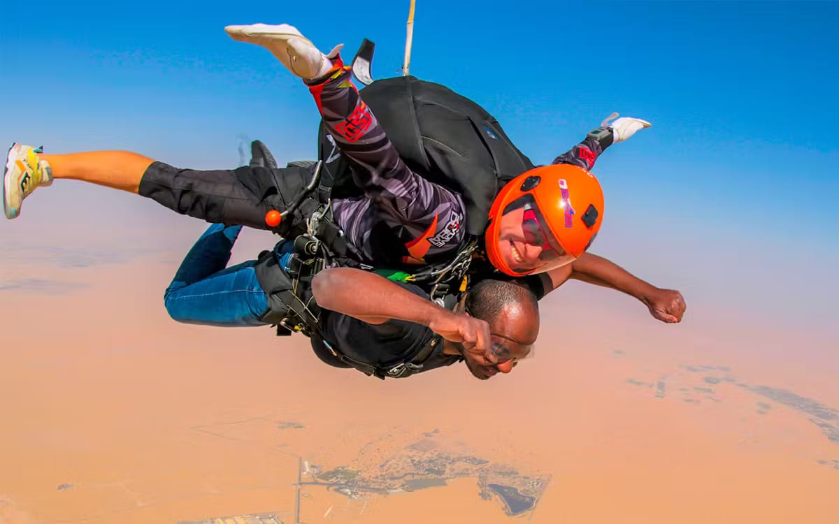 d4bfa364dcdf8632c73724c1edccb295-10225-dubai-skydive-dubai--tandem-skydiving-at-the-desert-drop-zone-06.avif