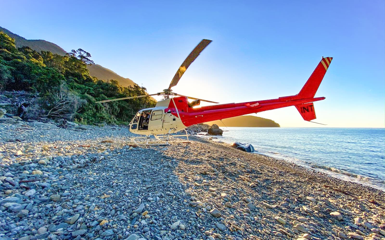 From Queenstown: Extended 2.5-Hour Milford Sound Helicopter Tour