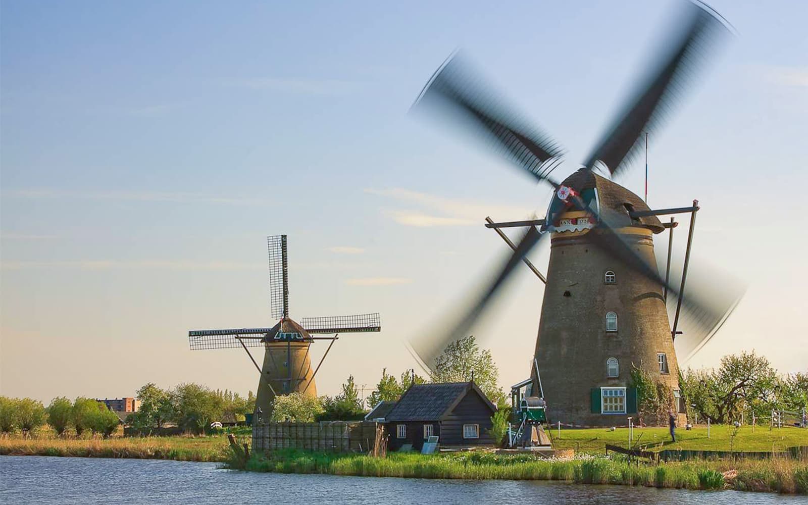 Guided Tour of UNESCO'S Kinderdijk & The Hague with Museum Visit