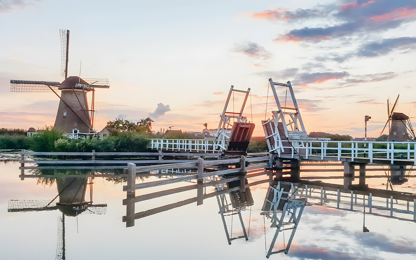 Guided Tour of UNESCO'S Kinderdijk & The Hague with Museum Visit tickets in Amsterdam - Activities | TickYourList