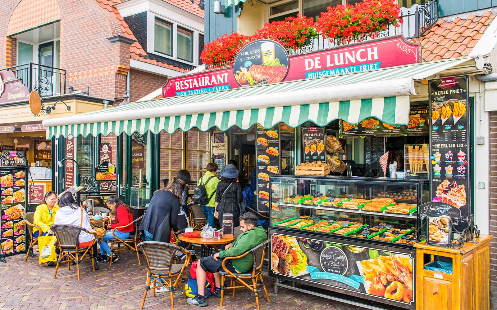 Guided Tour of Volendam, Zaanse Schans, Edam & Marken from Amsterdam with Lunch tickets in Amsterdam - Features | TickYourList