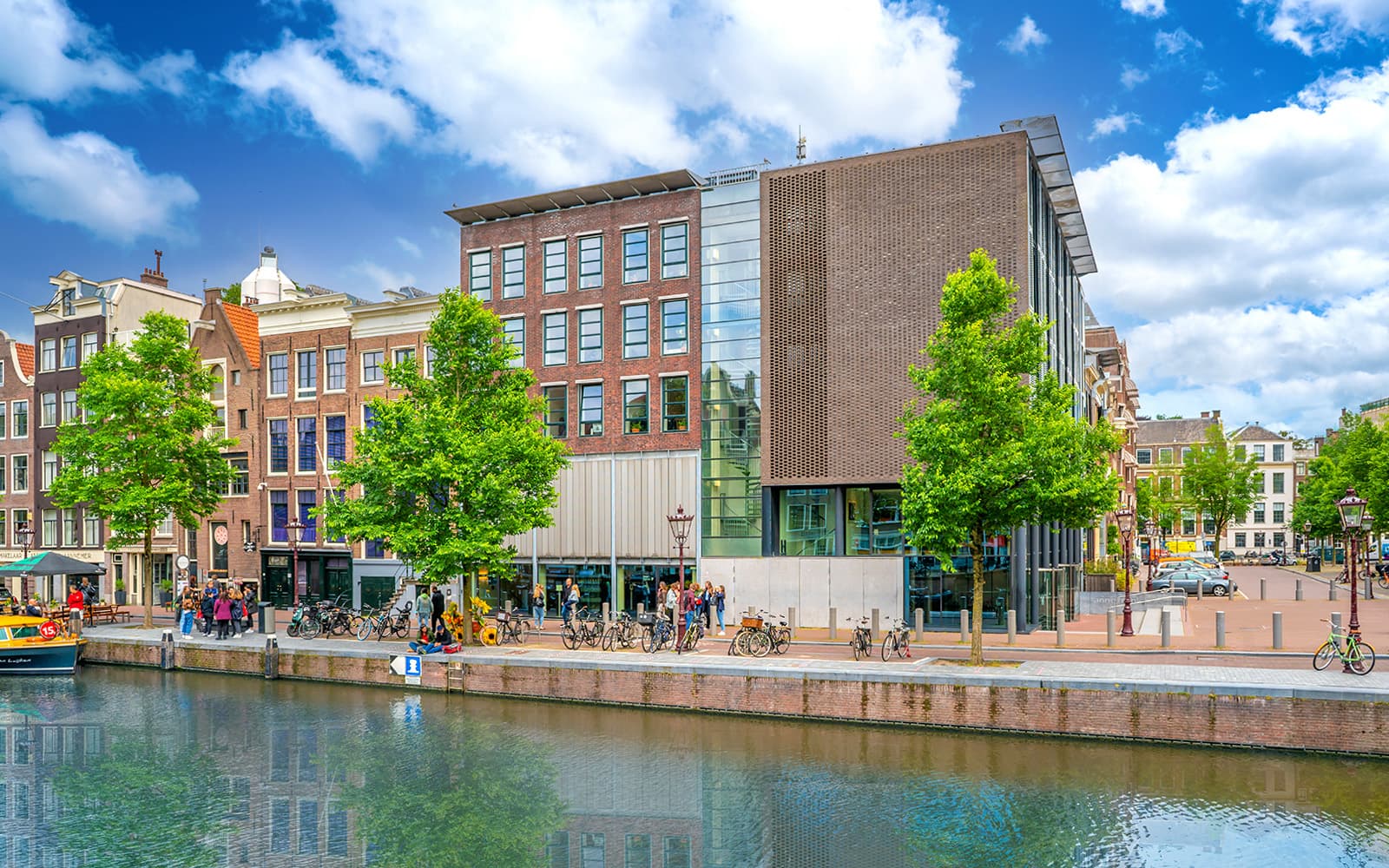 Amsterdam: 1-Hour Sightseeing Canal Cruise tickets in Amsterdam - Features | TickYourList