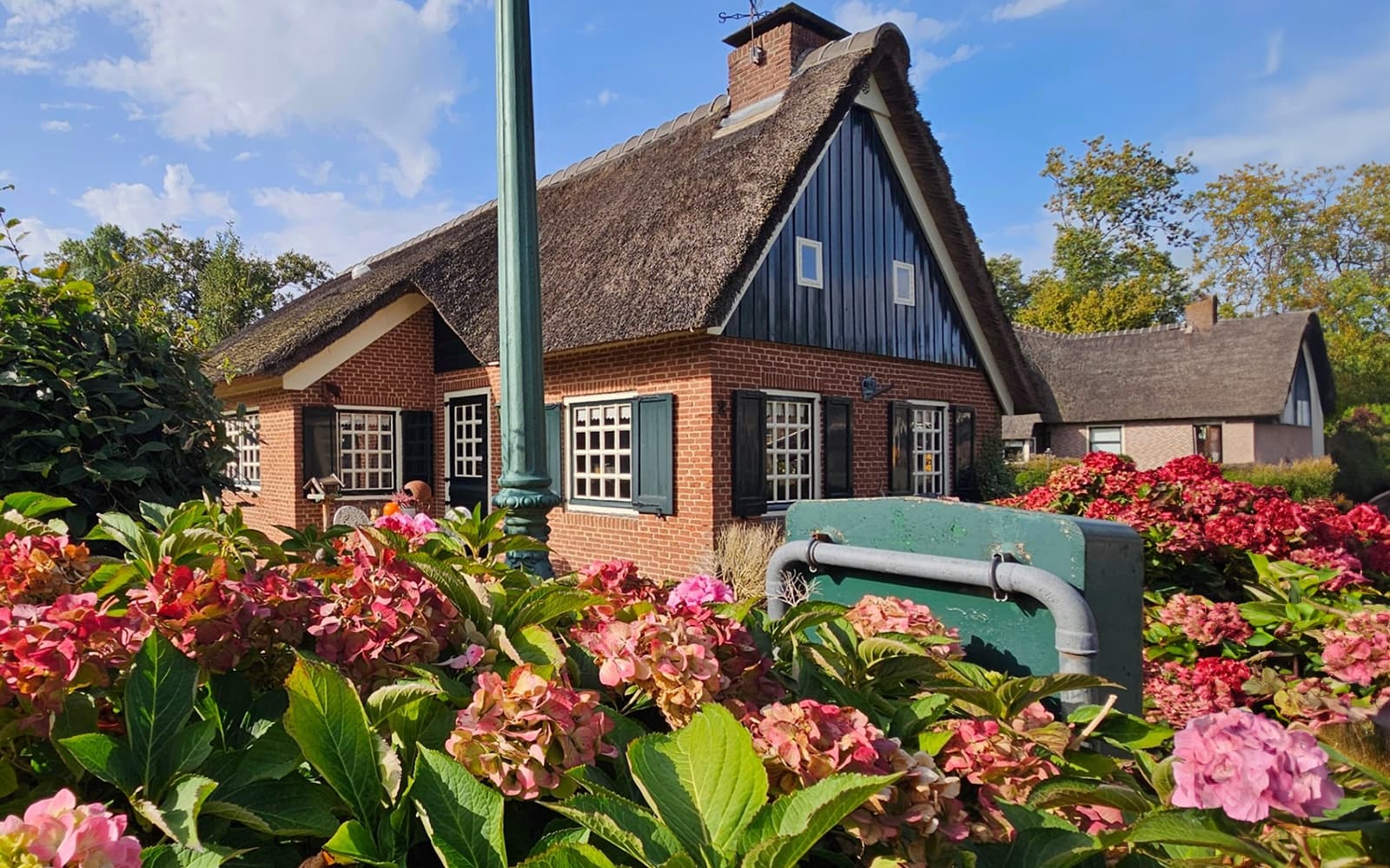 From Amsterdam: Giethoorn Day Trip with Boat Ride & Walking Tour tickets in Amsterdam - Features | TickYourList