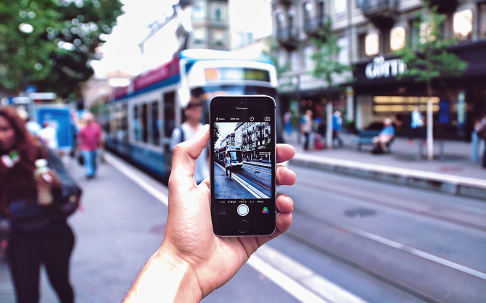 Walk & Explore Amsterdam with the Interactive City Trail